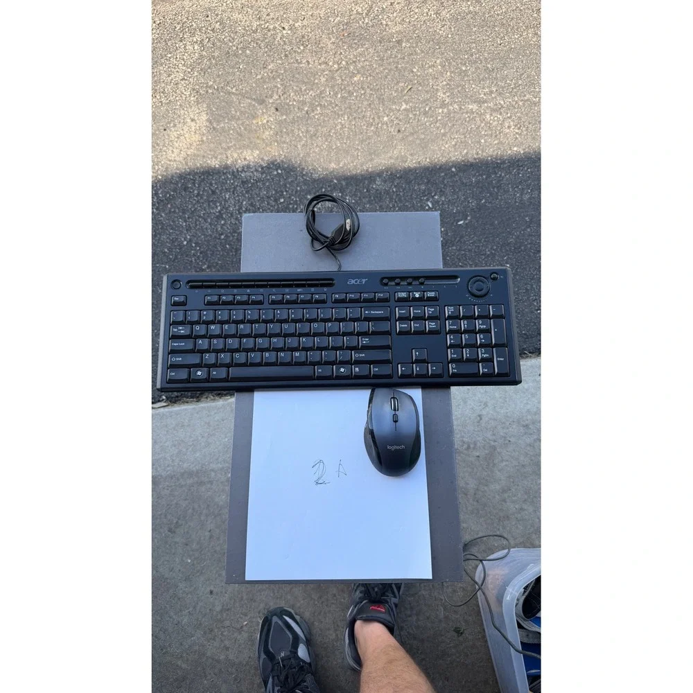 Acer Wired Multimedia Keyboard with Volume Dial and Logitech Wireless Mouse Bund
